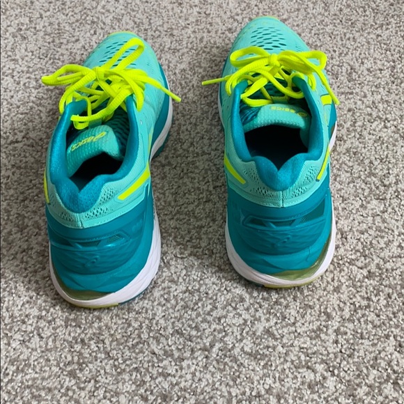 ASICS running shoe - Picture 3 of 7